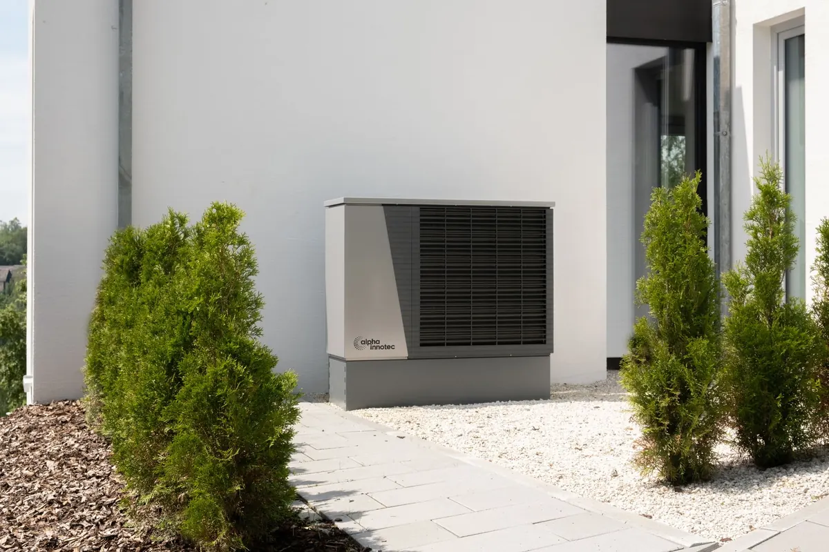 Heat Pumps vs Hydrogen Boilers: Which Is Right for a UK Home?